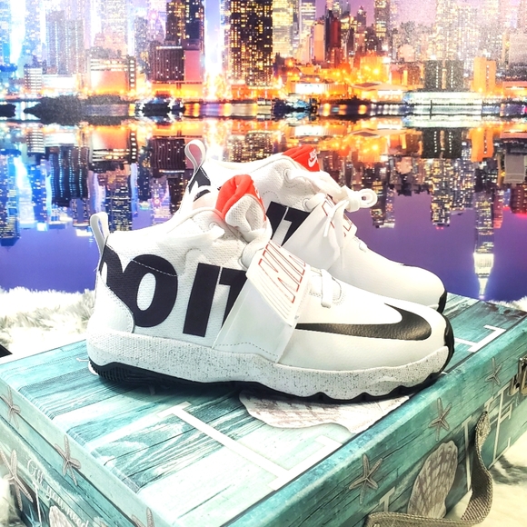 Nike Shoes - Nike Team Hustle D 8 JDI GS
